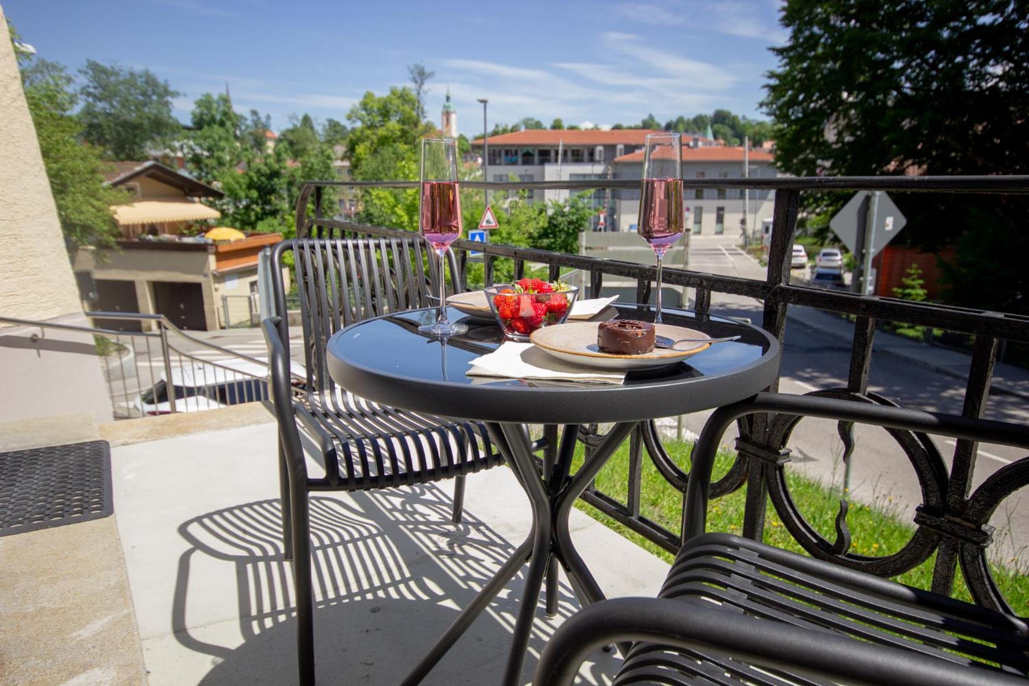 Liebelei Miesbach - Boutique-Apartment Mit Terrasse Im Zentrum מראה חיצוני תמונה